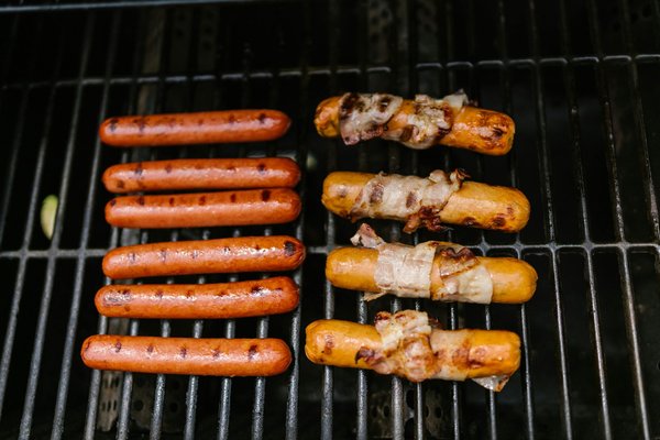 Combien de saucisses par convive pour un barbecue réussi ?